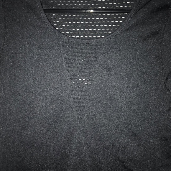 Fabletics Long Sleeved, Thumb Holed Active Wear - Picture 3 of 5